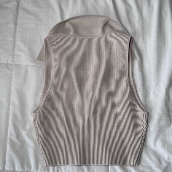 Aritzia Babaton Sculpt Knit Open Collar Sleeveless Polo in Beige Size Small - Picture 2 of 3